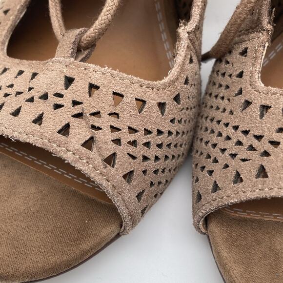 Crown Vintage Women's Faux Suede Laser Cut Peep Toe Lace Up Heel Size 7.5 - Picture 5 of 16